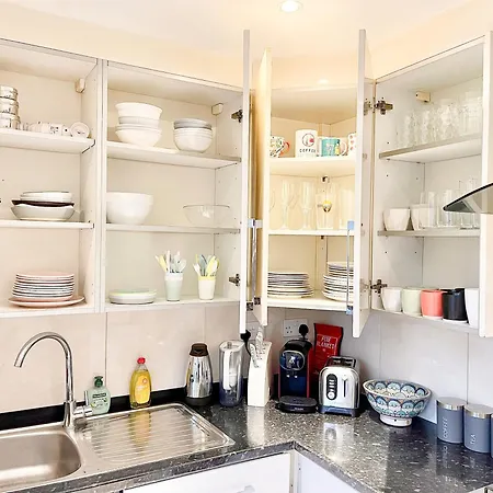 New 4-bed, 3-bath With Balcony And Free Parking In Crouch End Near Alexandra Palace * London