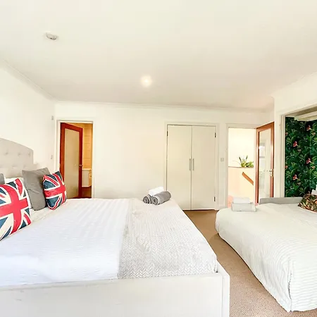 New 4-bed, 3-bath With Balcony And Free Parking In Crouch End Near Alexandra Palace London