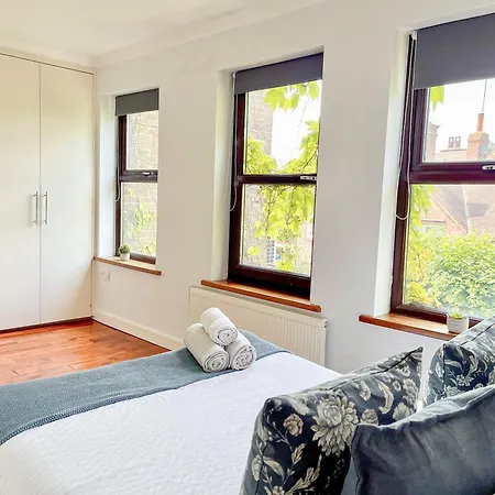 New 4-bed, 3-bath With Balcony And Free Parking In Crouch End Near Alexandra Palace * London