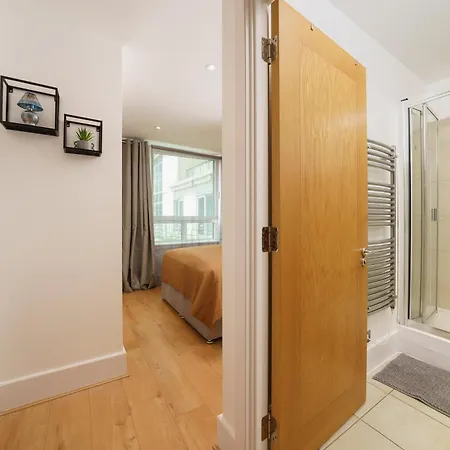 Apartment St George Wharf