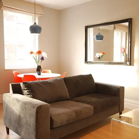 Whitehall Apartment *