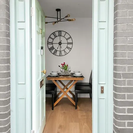Stunning 2br With Wifi And Sleeps 5 In Paddington Londýn