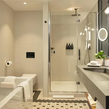 호텔 The Gantry London, Curio Collection By Hilton 4*