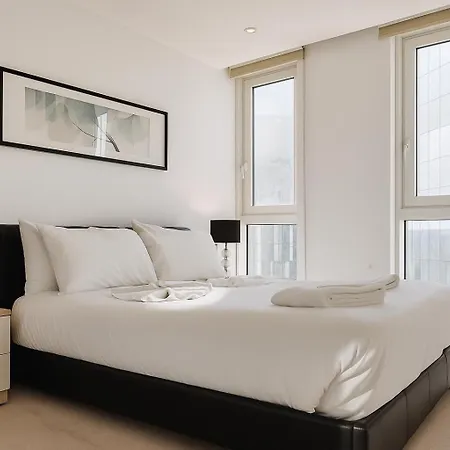 Apartment Still Life Aldgate Deluxe