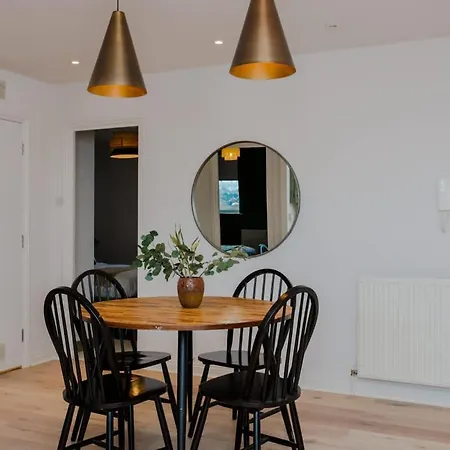 The Sparkford Gardens - Lovely 2bdr With Balcony * 런던