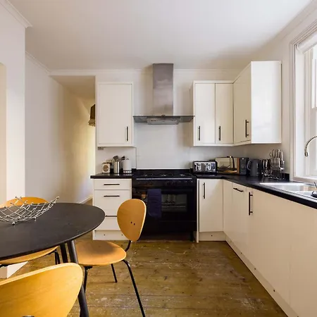 The Fulham Bolthole - Beckoning 2bdr Flat With Garden *