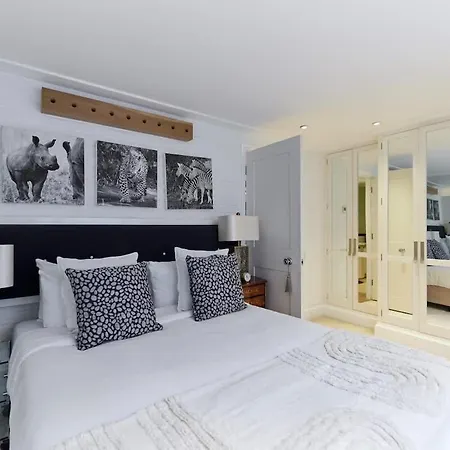 The St. Lukes Garden Place - Spacious 4bdr House With Garden And Terrace Appartamento