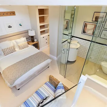 The St. Lukes Garden Place - Spacious 4bdr House With Garden And Terrace Appartamento