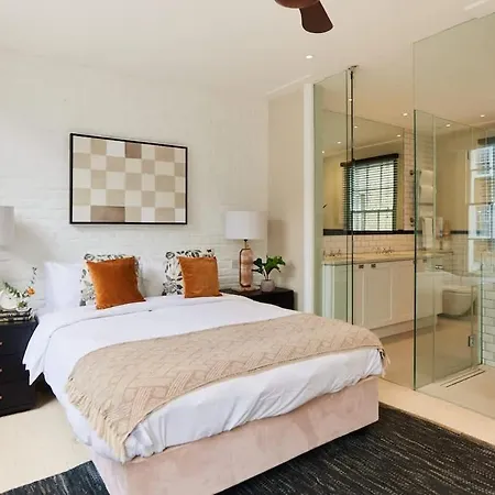 The St. Lukes Garden Place - Spacious 4bdr House With Garden And Terrace