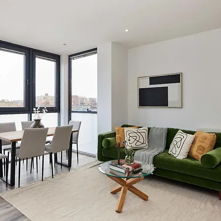 The Wembley Hideaway - Bright 2bdr Flat London