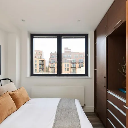 The Wembley Hideaway - Bright 2bdr Flat * London