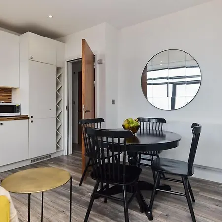 The Harlesden Classic - Lovely 2bdr Flat With Balcony *