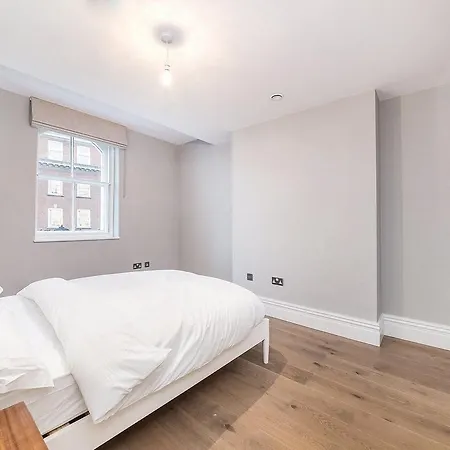 Whitehall Apartment *
