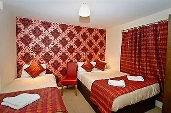 Leigh House 3*