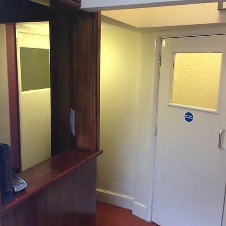 Hotel Leigh House 3*