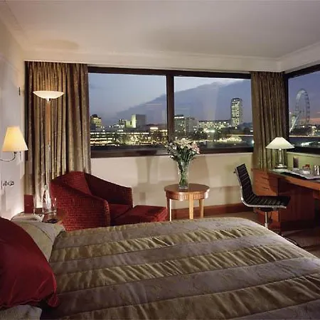 Otel Swissotel The Howard 5*