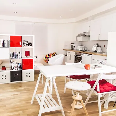 Cavendish Apartment * London