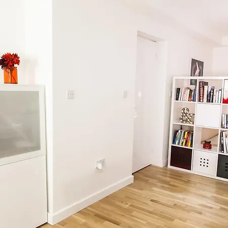 Cavendish Apartment * London