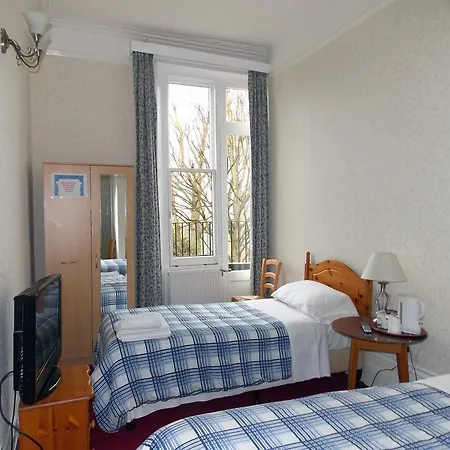 Dillons Guest house 3*