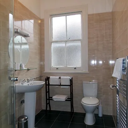 Dillons 3* London