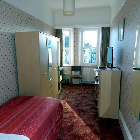Dillons Guest house 3*