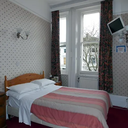 Dillons 3* London