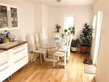Russell House 2*