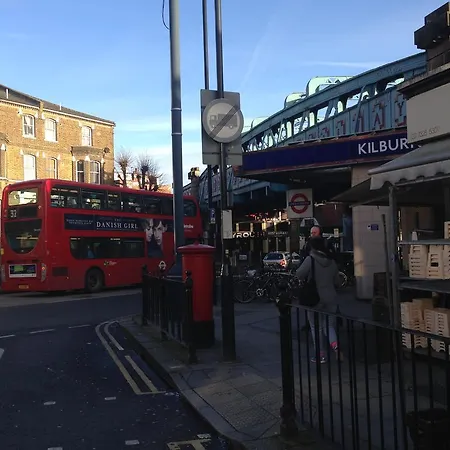 Great 2 Bedrooms 15 Mins From The Centre * Londen