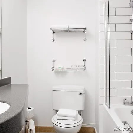 Club Quarters City, 4*
