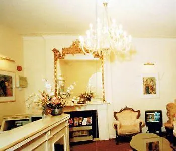 Kingswaypark At Park Avenue Szálloda London