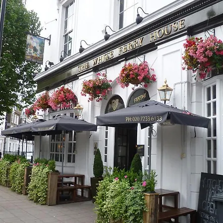 Publove @ The White Ferry, Victoria Hostel *