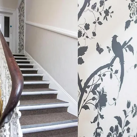 Pimlico Apartment *