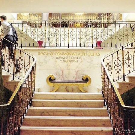 Radisson Blu Hotel, London Heathrow 4*