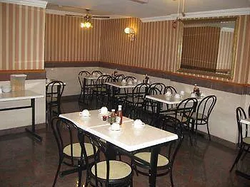Carlton בית הארחה לונדון