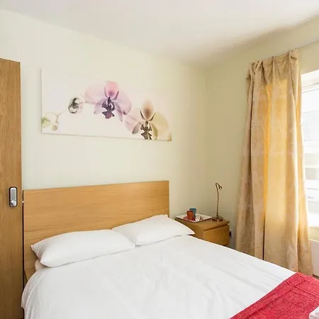 Guest house 406 Harrow 2*