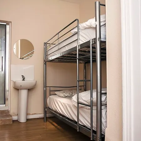 Barkston Earls Court * London