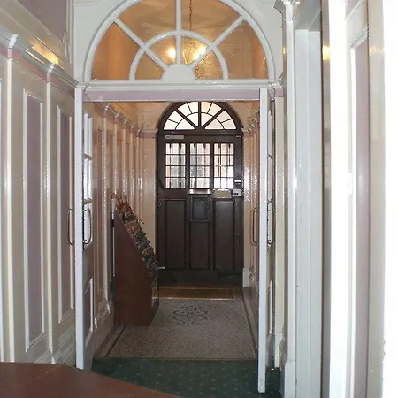 Apartahotel Kensingtoncourt 3*