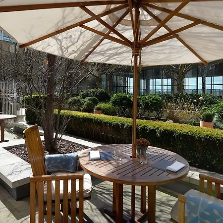 Canary Riverside Plaza Otel Londra
