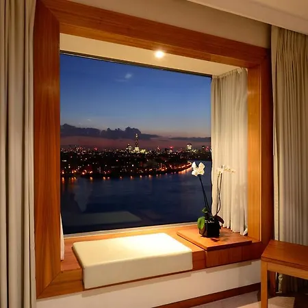Canary Riverside Plaza 5*