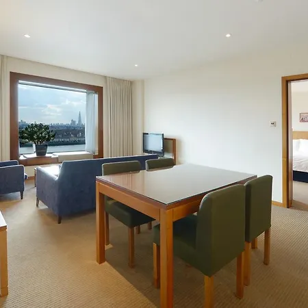 Canary Riverside Plaza Otel Londra