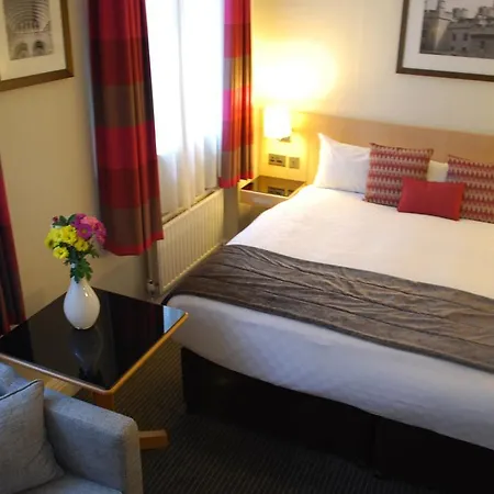 Отель Thistle Bloomsbury Park 3*