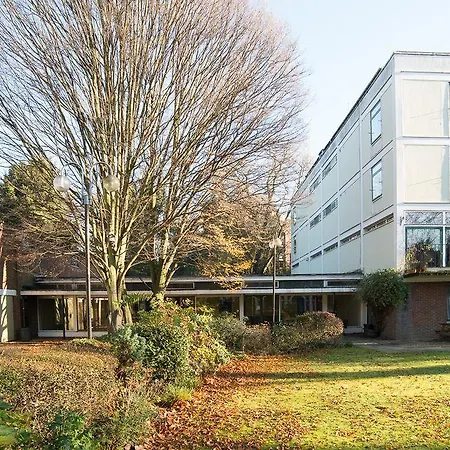 Yha Holland Park London