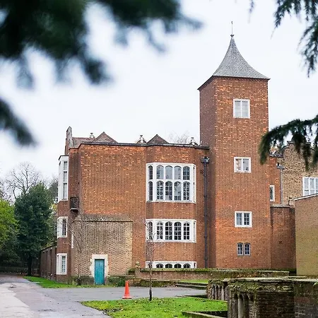 Yha Holland Park