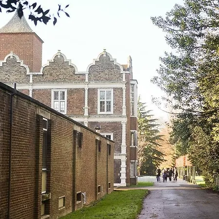 Hotel Yha Holland Park 4*