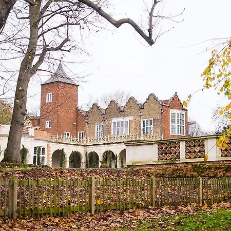 Yha Holland Park London