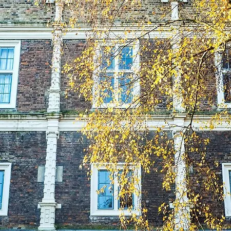 Yha Holland Park