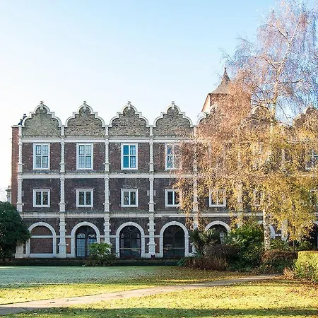 Hotel Yha Holland Park 4*