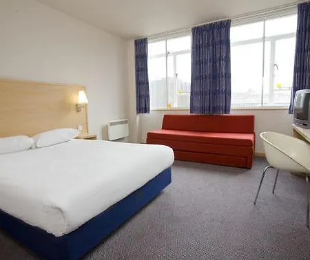 Travelodge Hotel 3*