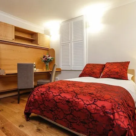 Pimlico Apartment *