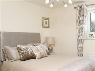 Apple House Heathrow Airport Guest house 3*